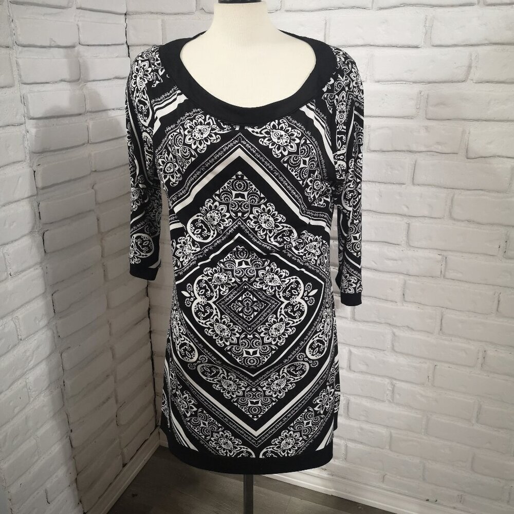 White House/Black Market Ladies Size XL Black & White Patterned Tunic Dress